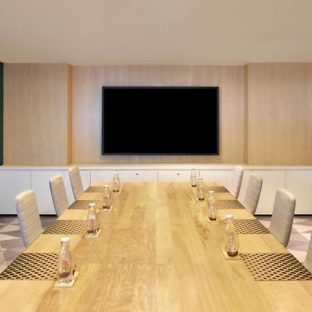 Aloft New Delhi Aerocity Exterior foto Meeting room