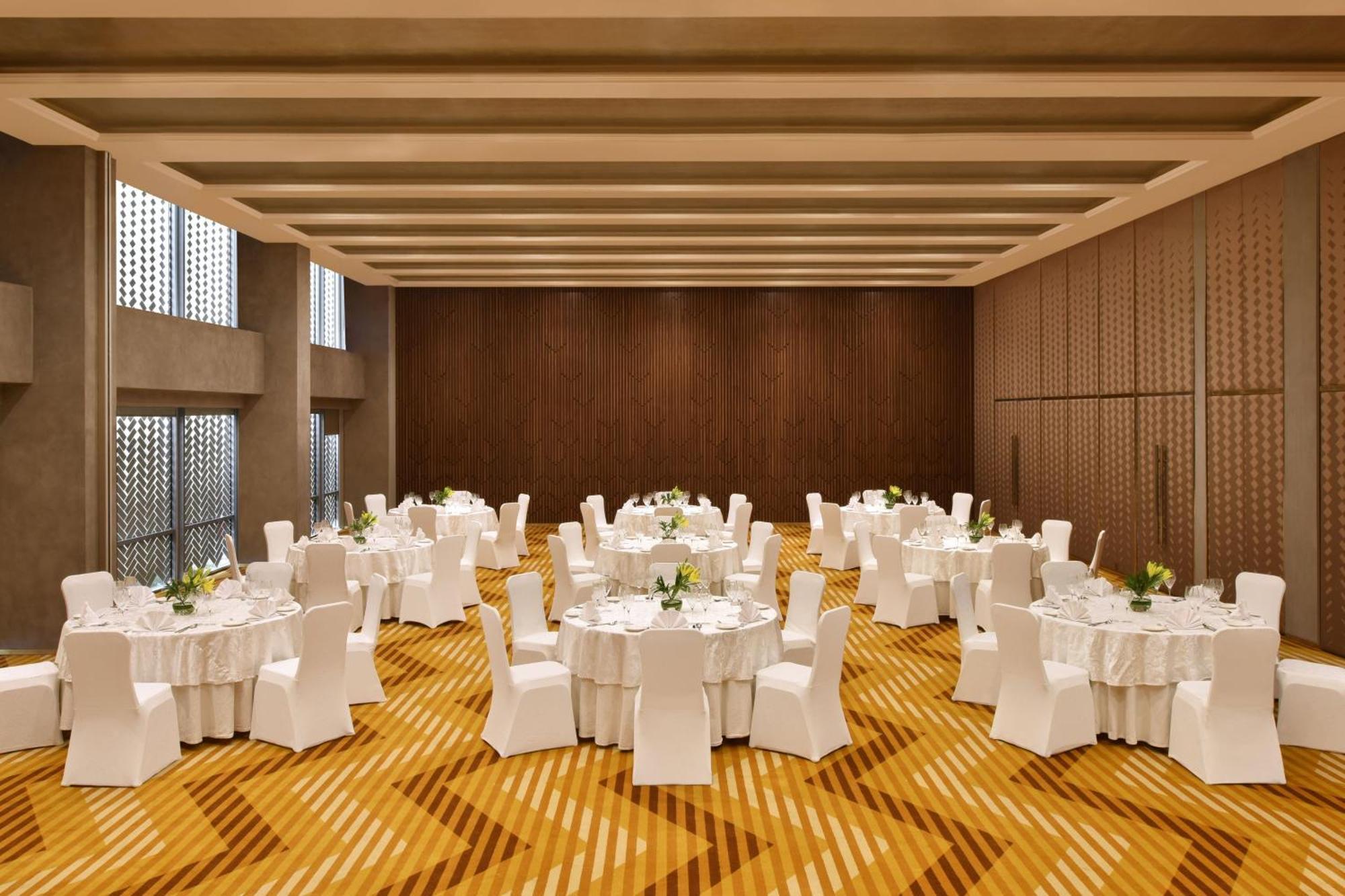 Aloft New Delhi Aerocity Exterior foto The ballroom