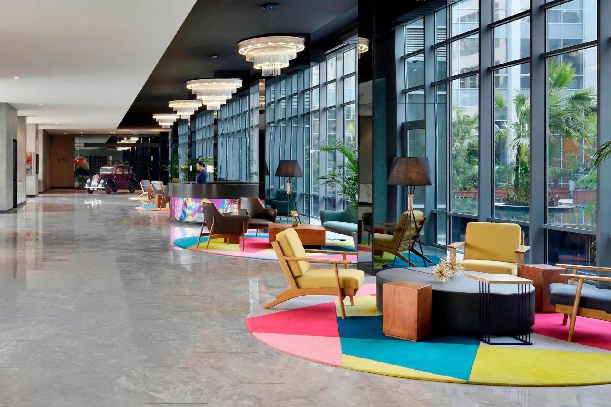 Aloft New Delhi Aerocity Exterior foto The lobby of the hotel